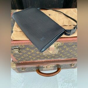 Vintage Louis Vuitton Shoulder Bag from the 1996 Collection Black Epi Leather